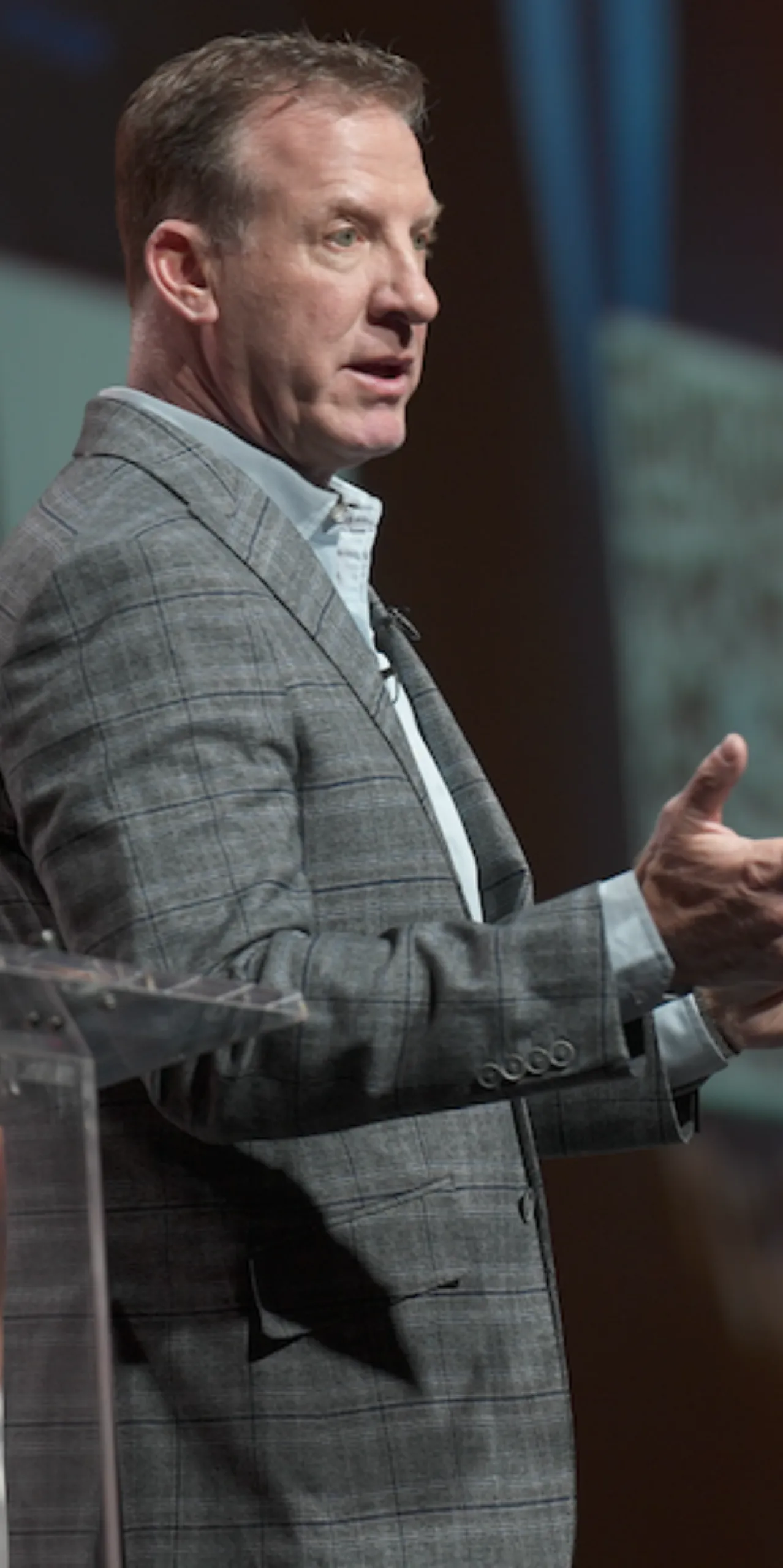Jeff Bloomfield delivering a keynote on AI and human performance